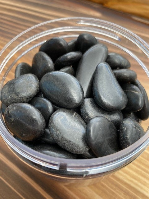 Polished  Black Pebble 10-20 MM 20 KG Bag (about 20x14x3" 0.486 CF)